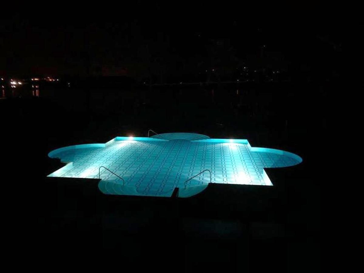 Charming Apartment In Estombar With Private Pool. מראה חיצוני תמונה